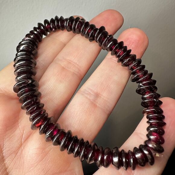 Genuine graduated garnet disk beaded stretchy bracelet!! - Picture 7 of 9